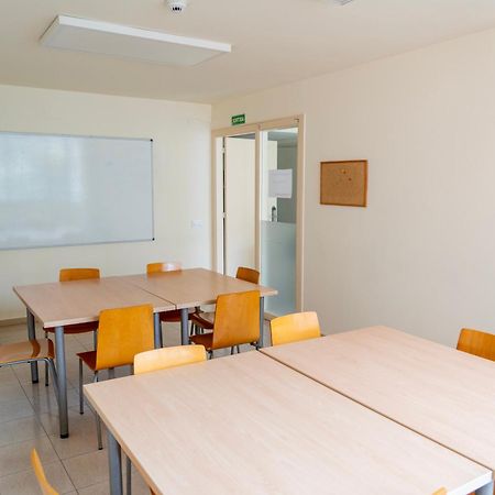 Apartaments Turistics Residencia Vila Nova ヴィラノヴァ・イ・ラ・ジェルトル エクステリア 写真
