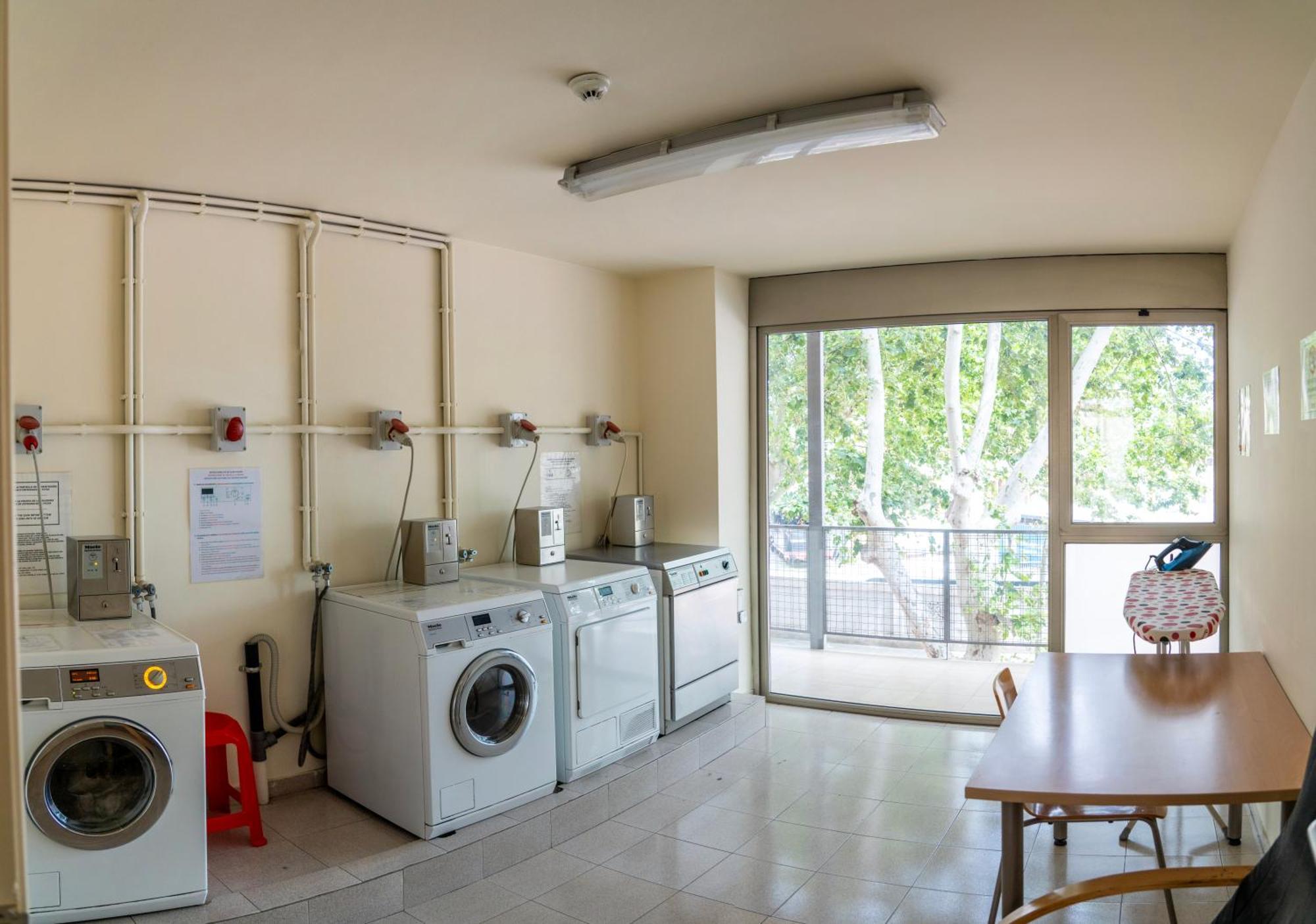 Apartaments Turistics Residencia Vila Nova ヴィラノヴァ・イ・ラ・ジェルトル エクステリア 写真