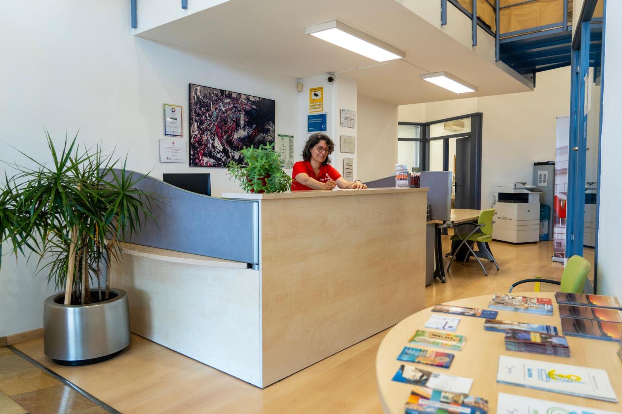 Apartaments Turistics Residencia Vila Nova ヴィラノヴァ・イ・ラ・ジェルトル エクステリア 写真